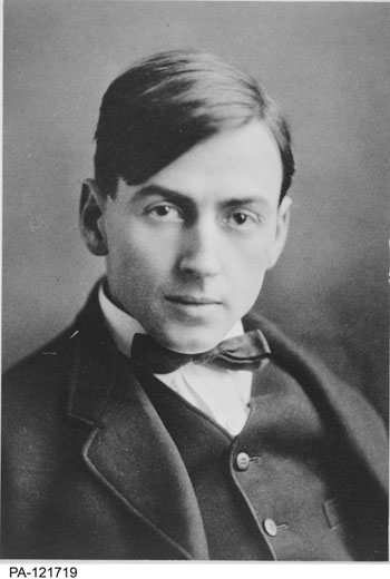 Tom Thomson ca. 1910-1917, Library and Archives Canada / PA-121719