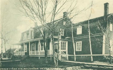 [ Presbytre de Sainte-Philomne de Fortierville, Construit en 1882, le presbytre servait galement d'glise. L'glise fut rige en 1886., Inconnu, Comit touristique et culturel de Fortierville  ]