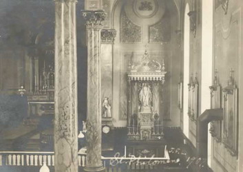 [ Intrieur de l'glise Ste-Philomne de Fortierville, Photographie datant de 1907, intrieur droit de l'glise de Sainte-Philomne construite en 1886., Inconnu, Comit touristique et culturel de Fortierville  ]