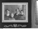Louise (Thomson) Henry, Minnie Thomson, Ada Scott et Ida Scott
