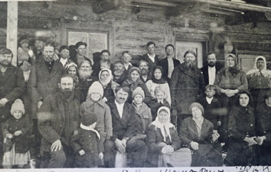 [ Des Fils de la libert au village de God’s Valley prs de Grand Forks , Unknown, UBC Special Collections 15-26 ]