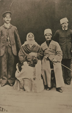 [ Peter Verigin avec sa sur et dautres visiteurs en Sibrie, Unknown, UBC Special Collections 27-6 ]